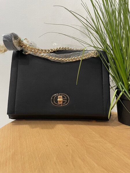 Sac à main chic avec chaîne