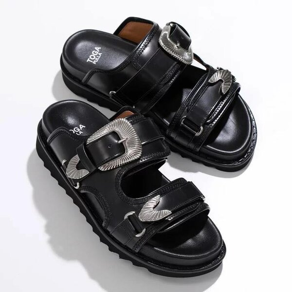 Buckle sandals