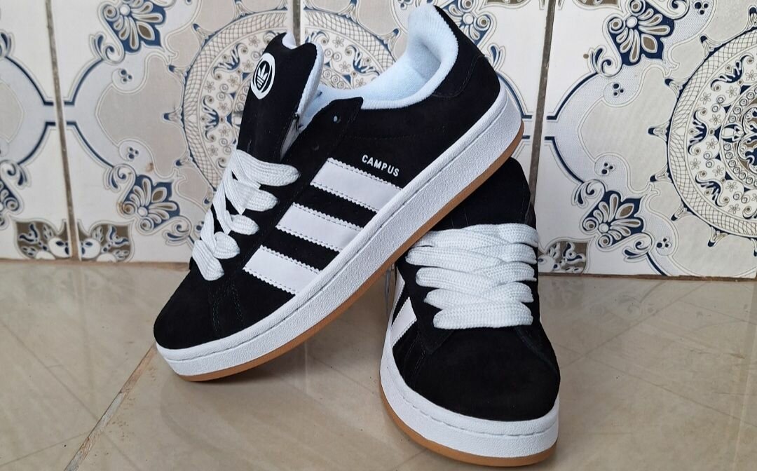 Baskets Campus noires et blanches