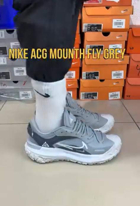 кроссовки серые