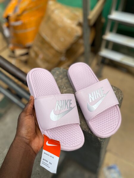 Nike bennasi slides