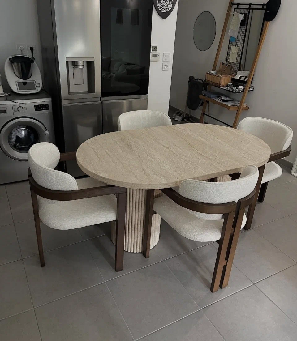 Table à manger ovale moderne