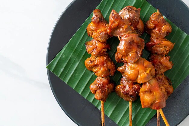 Brochettes de poulet marinées