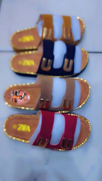 Chaussons colorés confortables