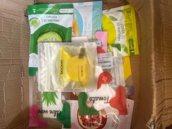 Ensemble de masques faciaux variés