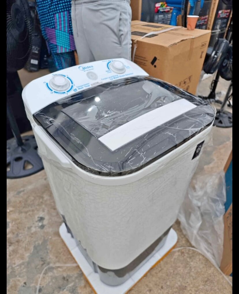 Machine à laver Midea compacte