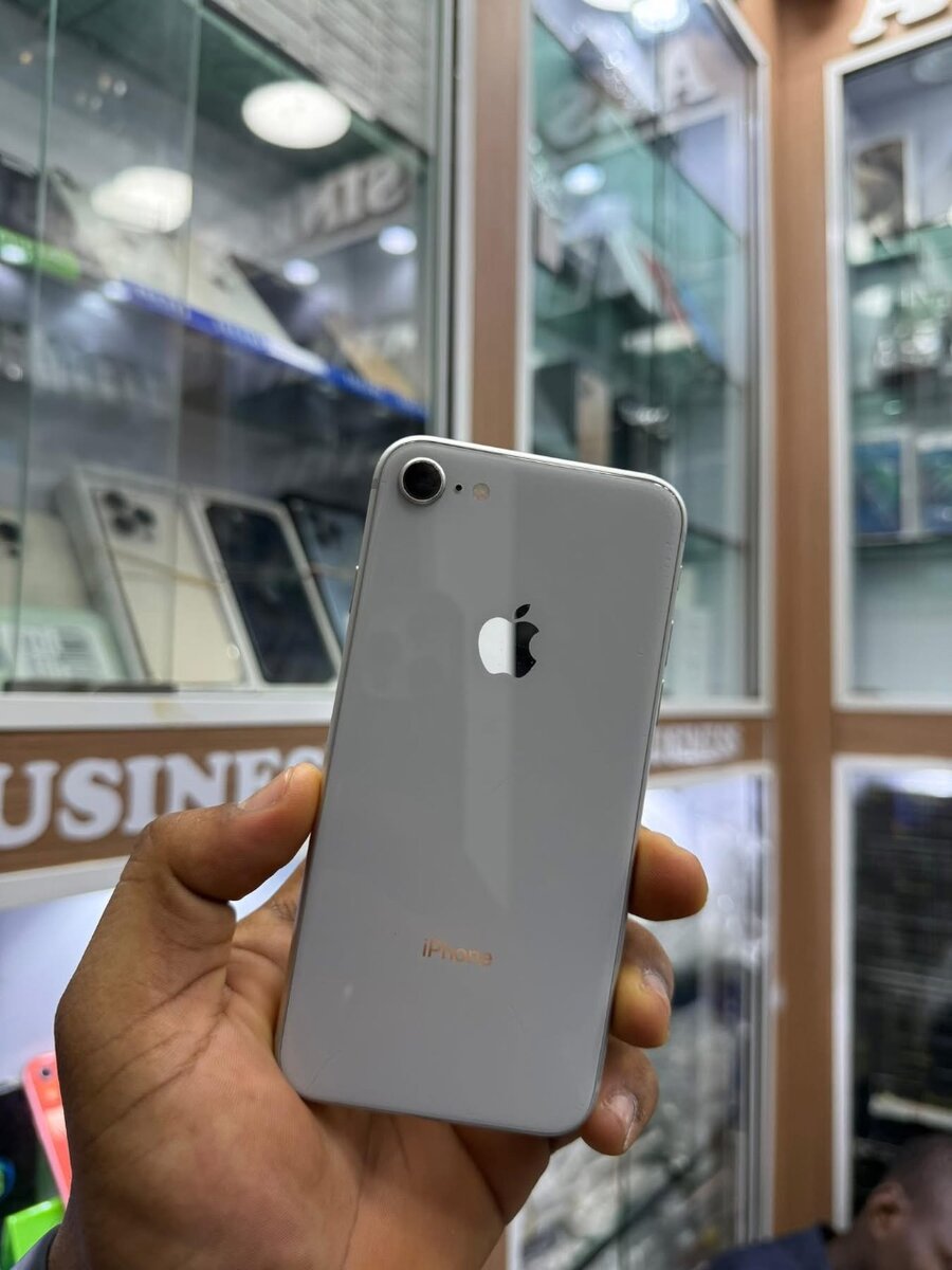 iPhone 8 débloqué 64Go argent