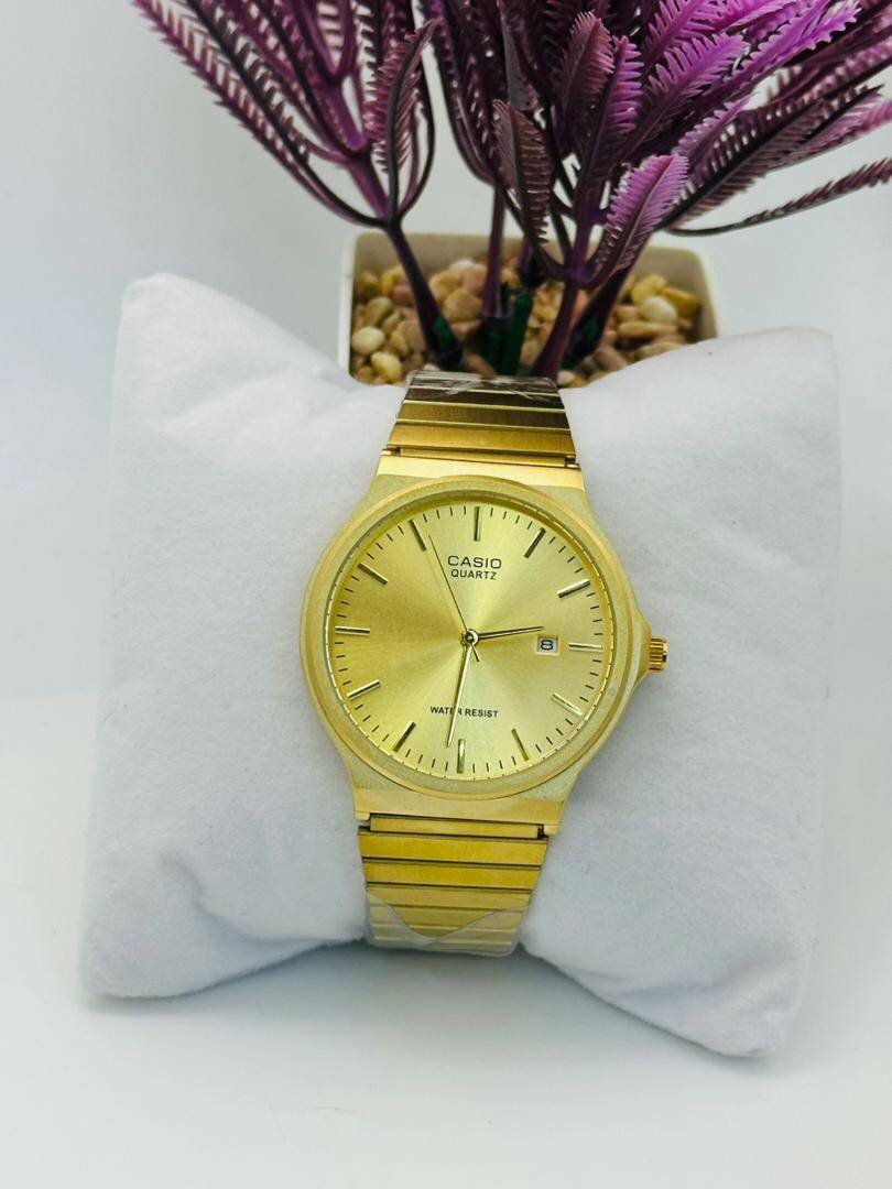 Montre Casio Dorée Étanche