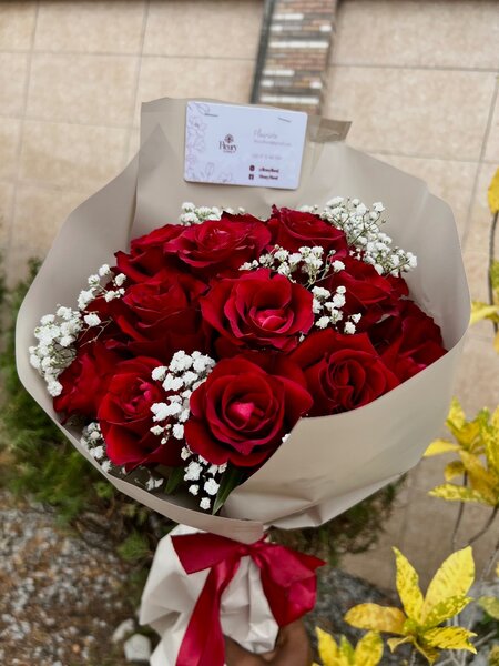 Bouquet de 20 roses et gypso