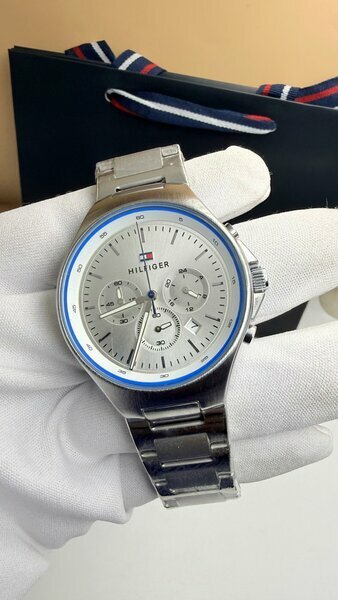 Montre Tommy Hilfiger bleue avec coffret
