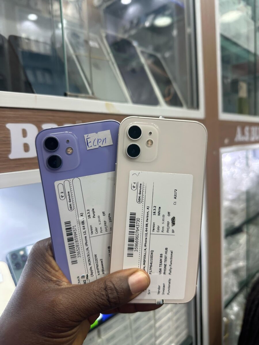 12 simple 64gb Casi neuf écran