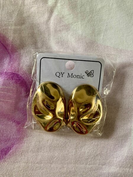 Boucles d'oreilles dorées élégantes