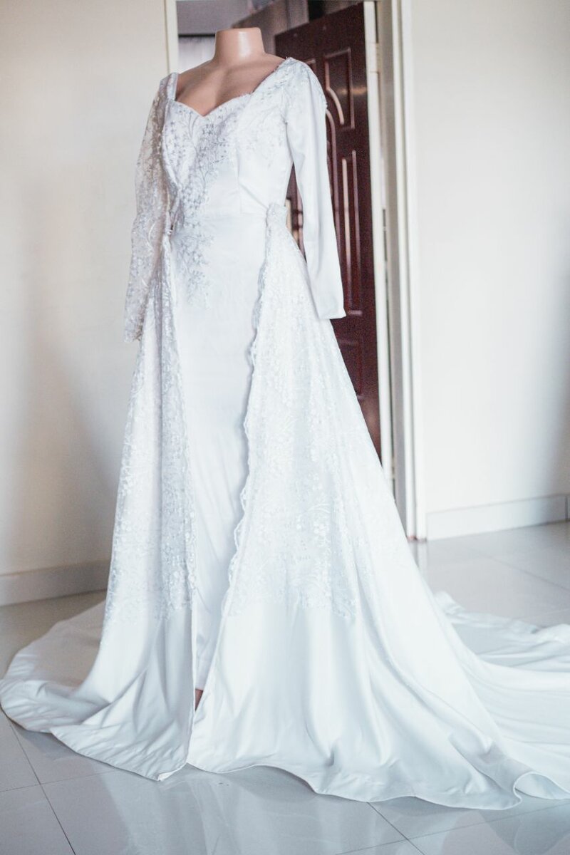 Wedding Dress with Over skirt and veil for hire