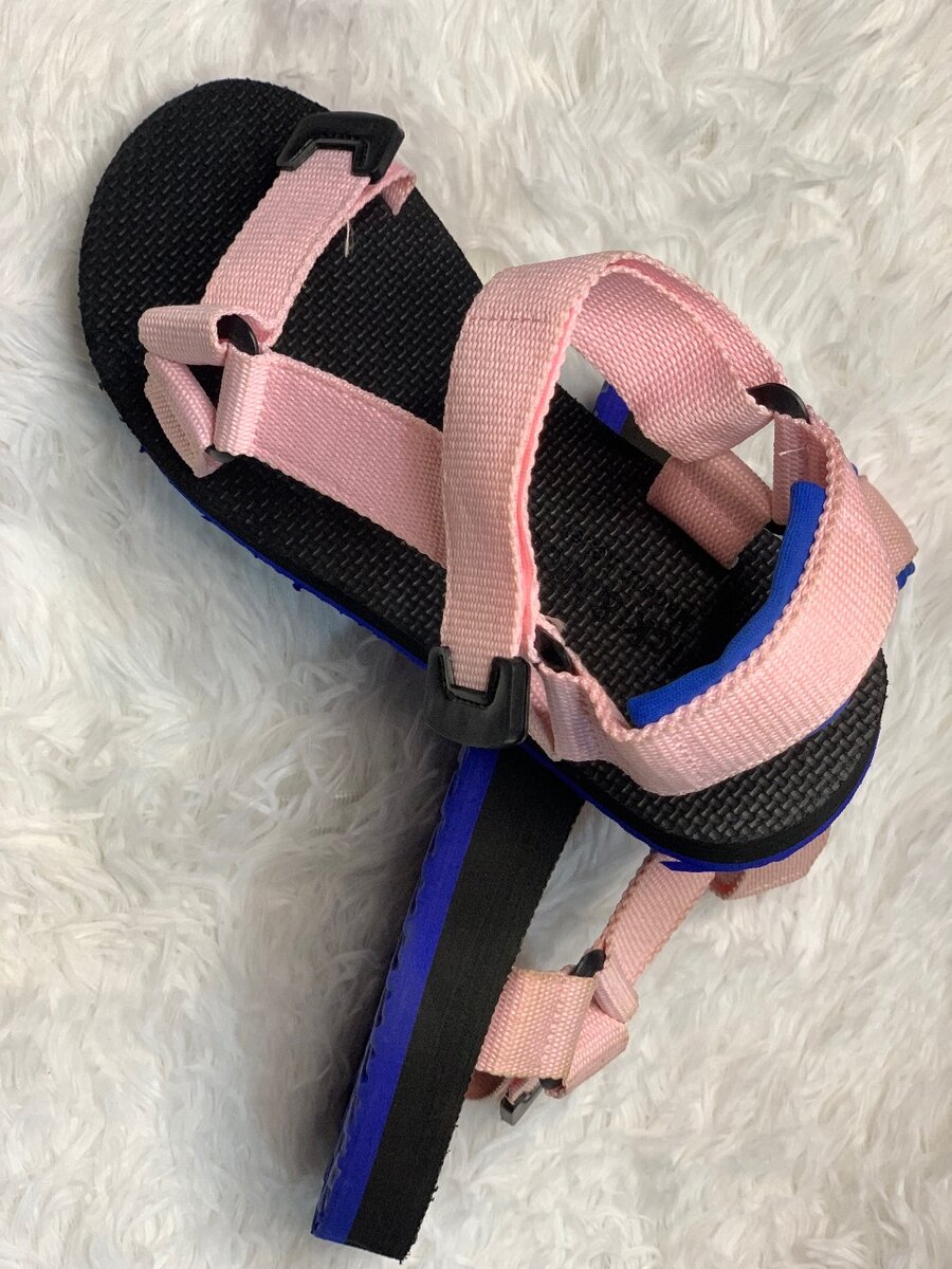 Ladies cross sandals