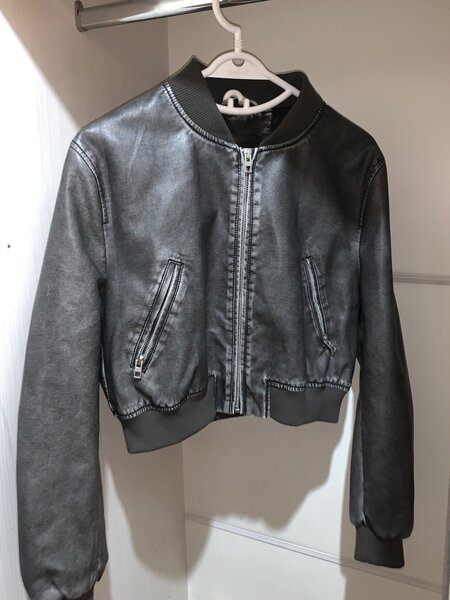Кожаная куртка-бомбер под Zara