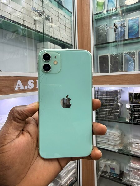 iPhone 11 simple sans ID