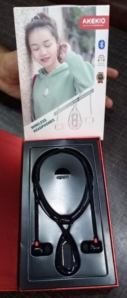 Necklace style Blutooth neckband