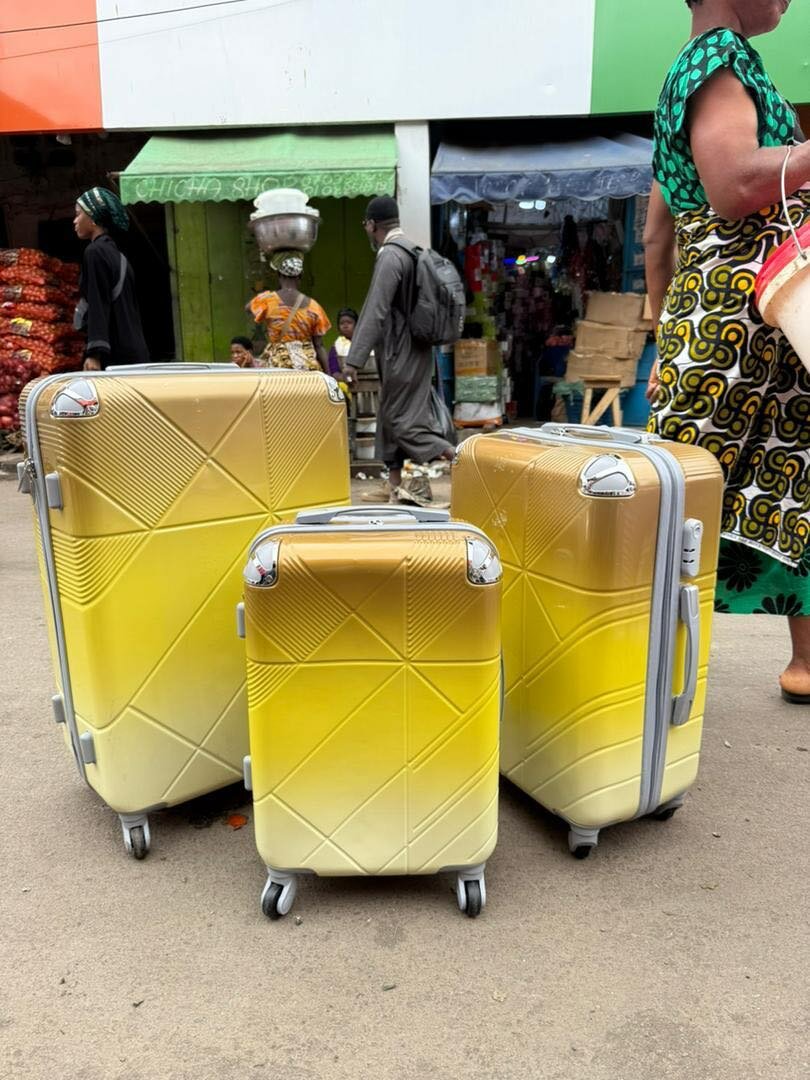 Ensemble de Valises Jaunes