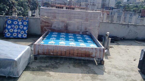 Lit 3 places capitonnées