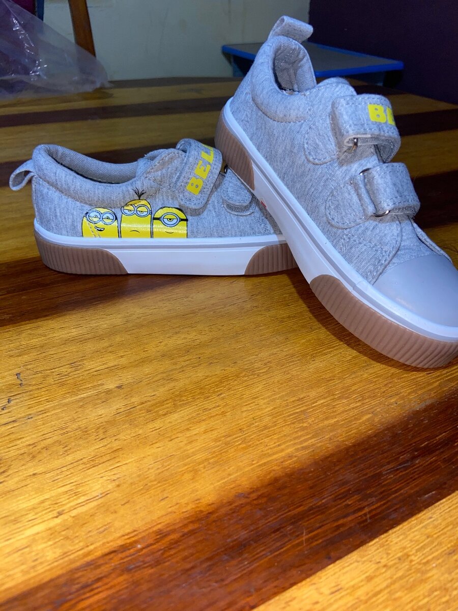 Kids sneakers