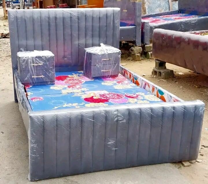 Lit double avec chevets