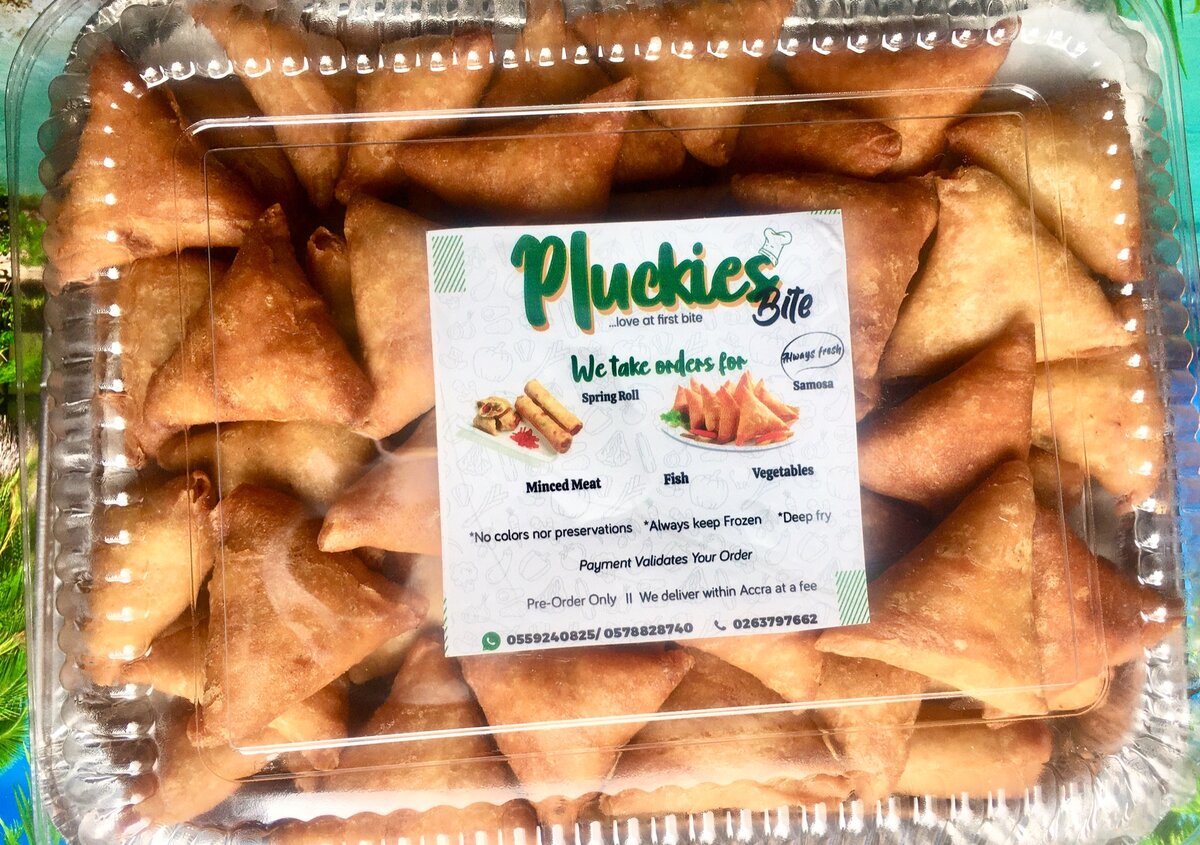 Pluckiesbites rolls and samosa