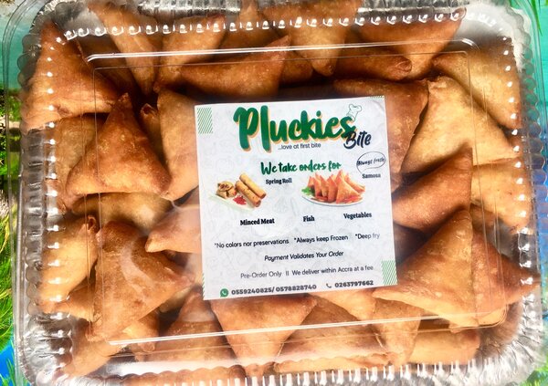 Pluckiesbites rolls and samosa