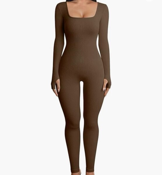 Combinaison moulante élégante