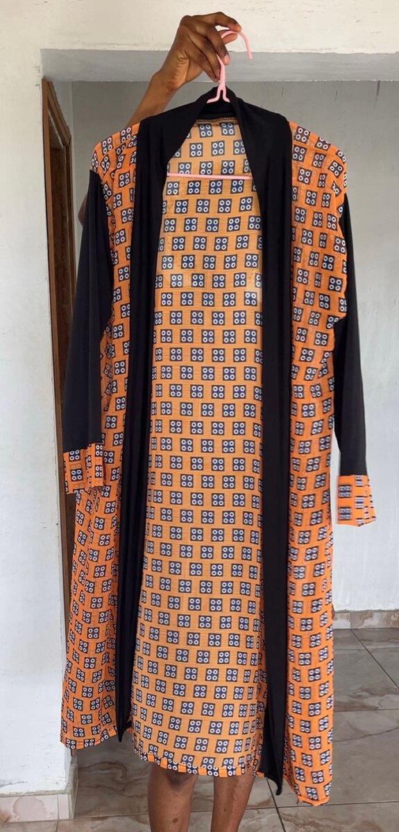 Vêtement imprimée orange noir