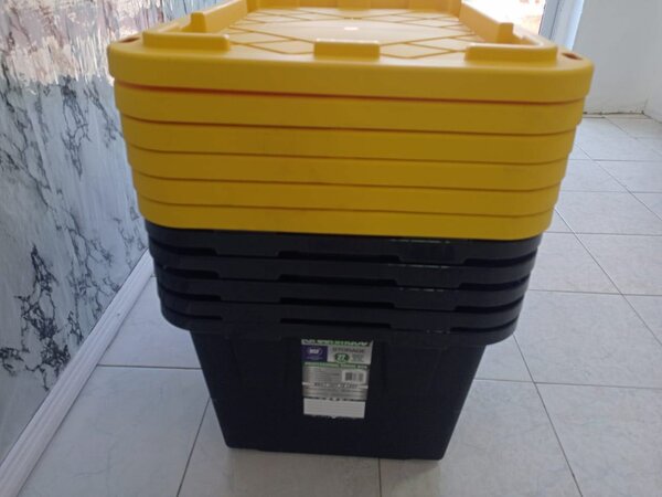 Greenmade black and yellow 27gallon storage container