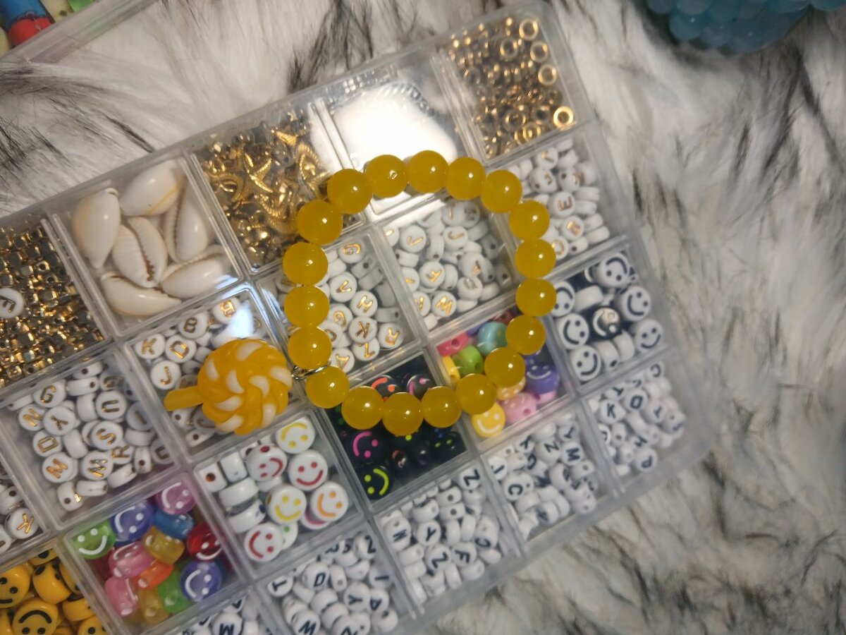 Bracelet perles smiley jaune