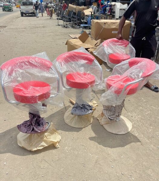 Tabourets de bar pivotants rouges