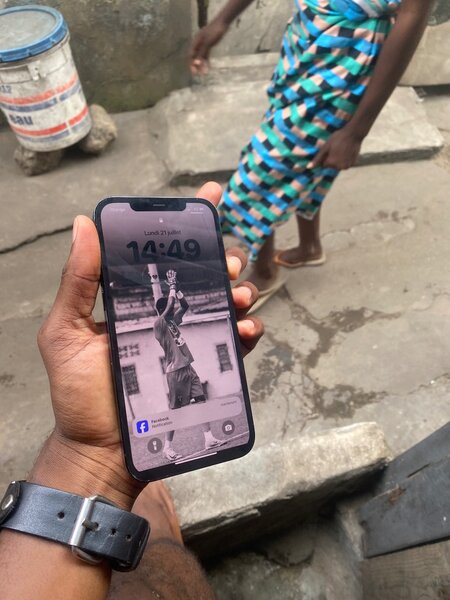 iPhone 12 Pro Max Bleu