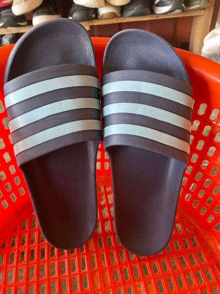 Adidas slide