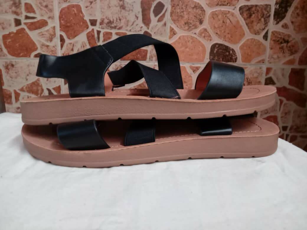 Sandales en cuir croisées femme