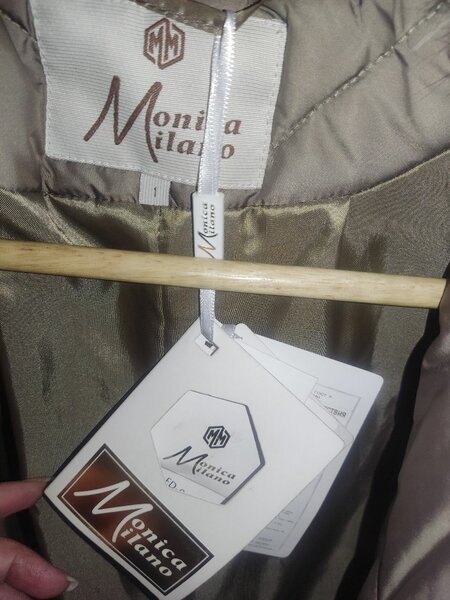 Лёгкий , стильный пуховик.