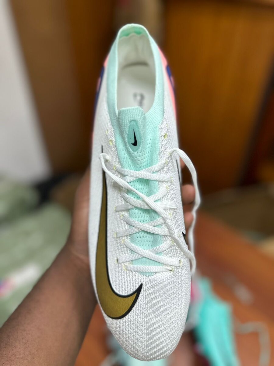 Chaussures de Foot Légères