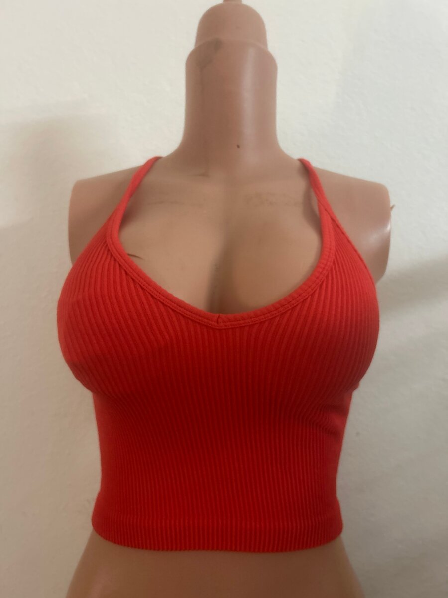 Top court rouge côtelé