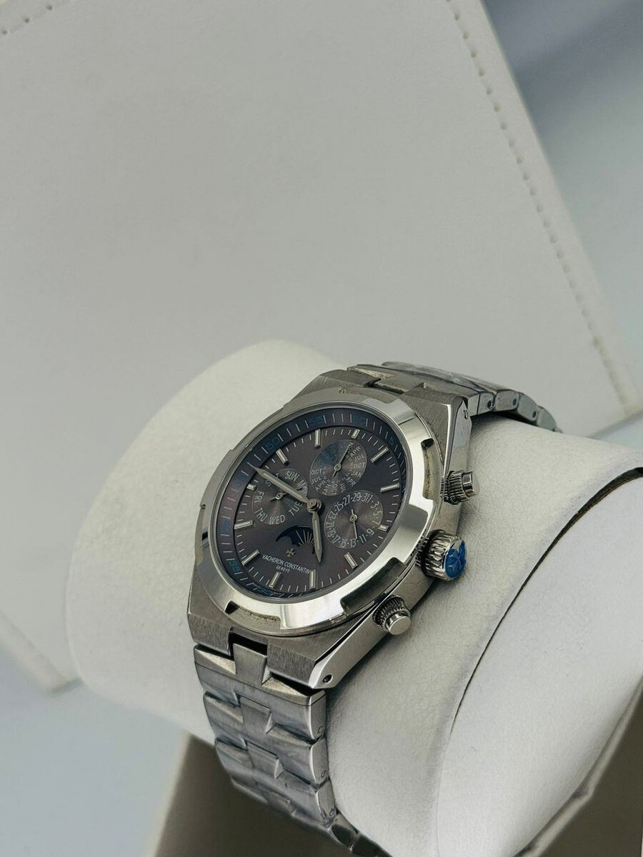 Montres de luxe en acier