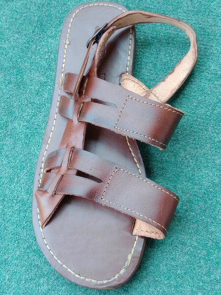 Sandales en cuir marron