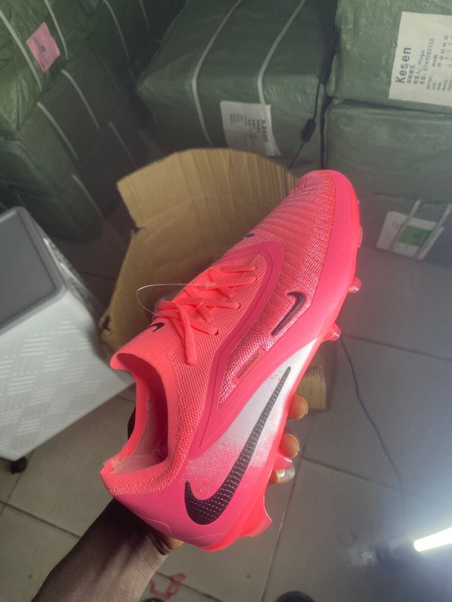 CRAMPON NIKE PHAMTOM