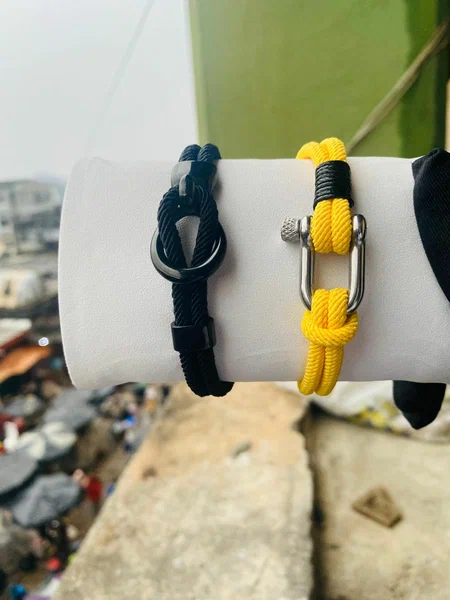 Bracelets en corde tressée trendy