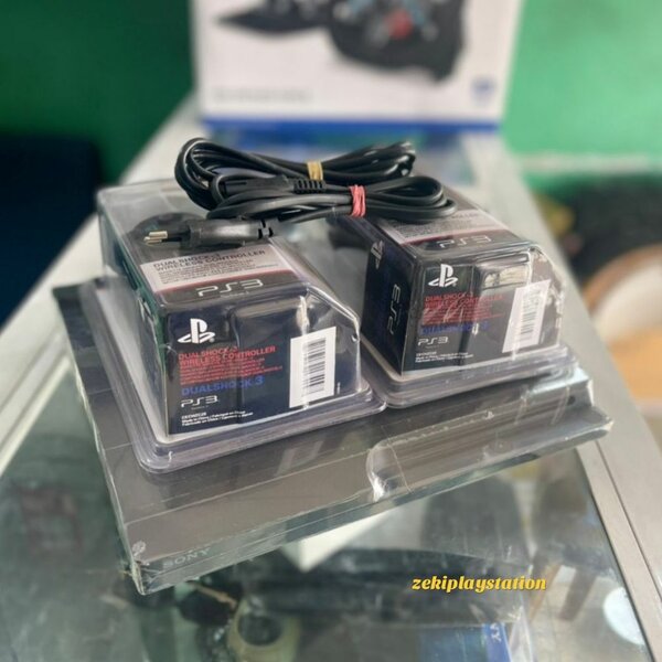 CONSOLE PS3 AVEC 2 MANETTES