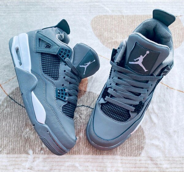 JORDAN 4s