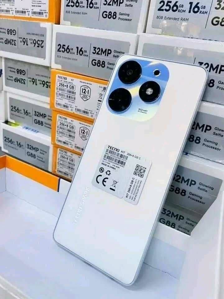 Smartphone TECNO moderne