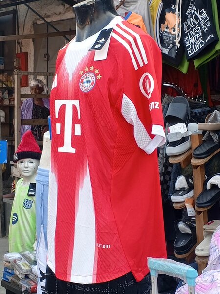 Maillot de football rouge