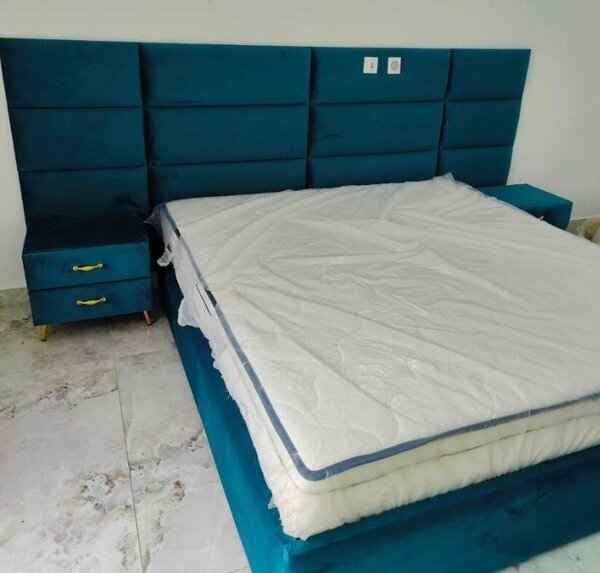 Lit double en velours turquoise