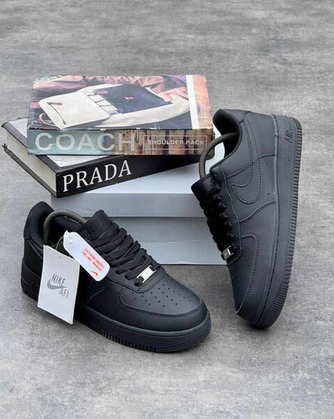 Baskets Nike Air Force 1 Noires