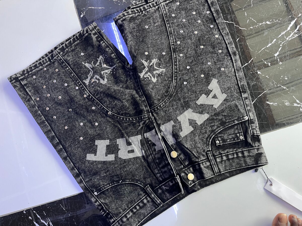 Shorts en denim brodés