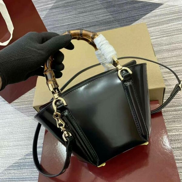 Sac en cuir avec poignées bambou
